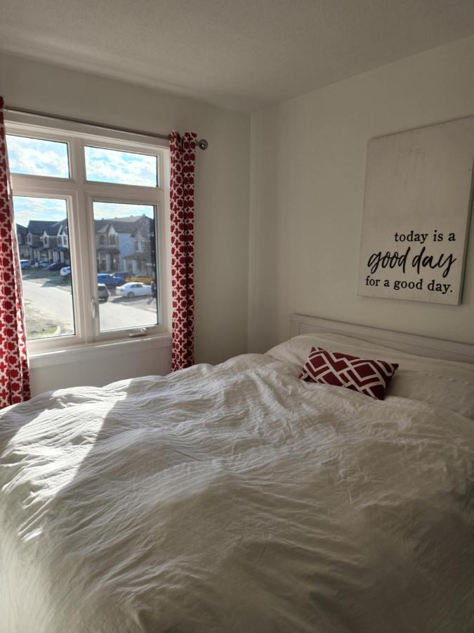 Place You Can Call Home !!! Near Ottawa Airport Exterior foto